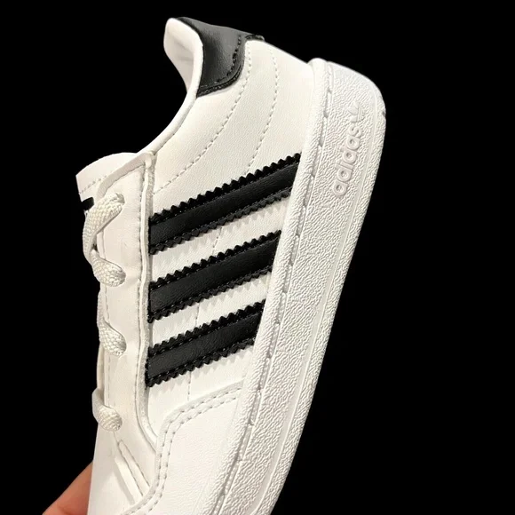 adidas Originals Toddler Boys Team Court Sneaker Sz 9 White Black Casual Comfy - Picture 9 of 11